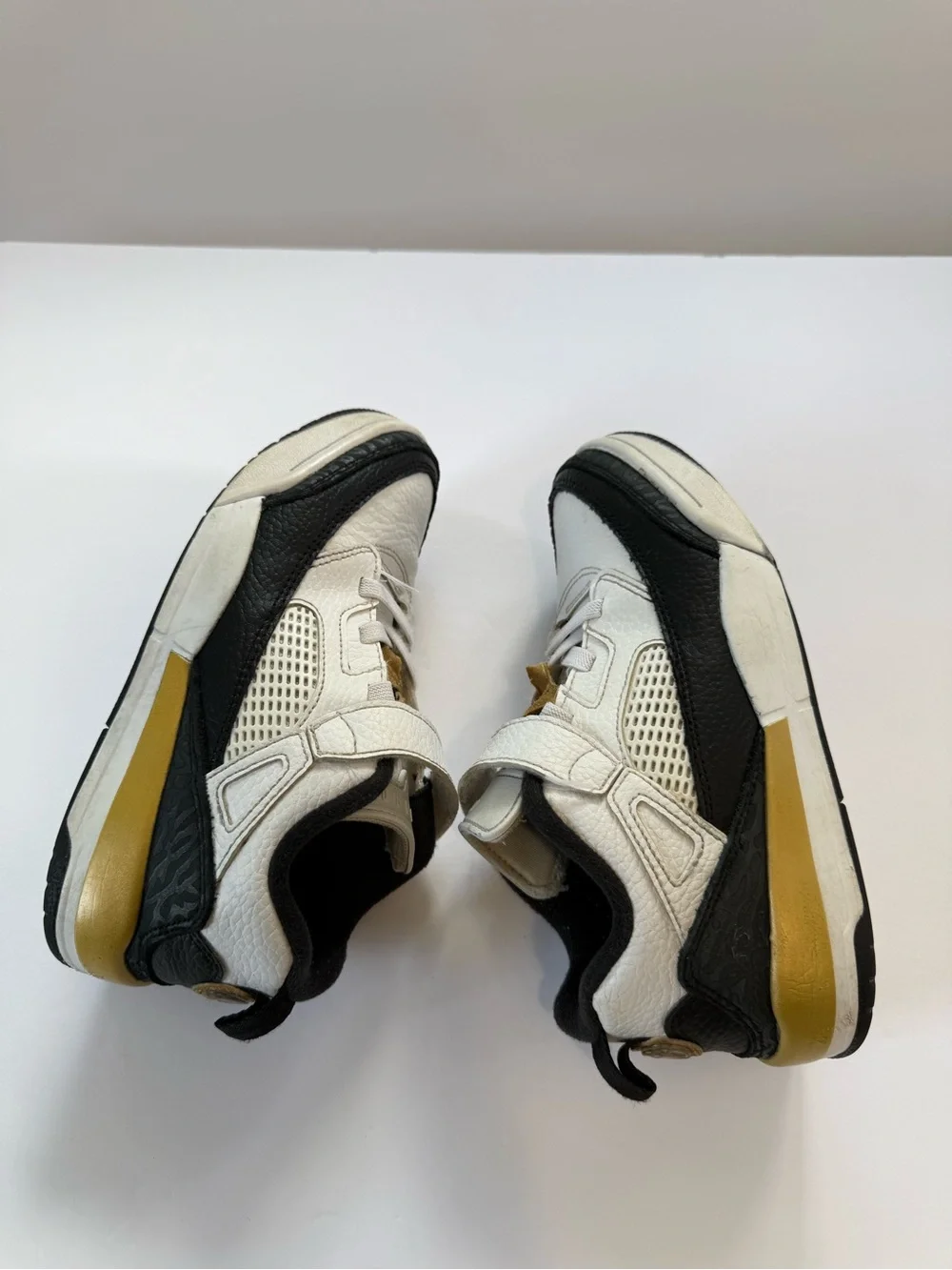 Nike Kids White, Black & Gold Low-Top Sneakers